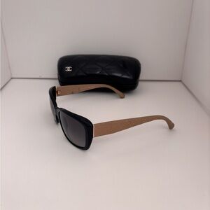 CHANEL quilted camel polarized Black Sunglasses with Case